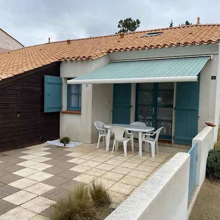 Maison Avec Terrasse, Piscine, Proche Et Foret A ! - Fr-1-324a-63 Holiday home